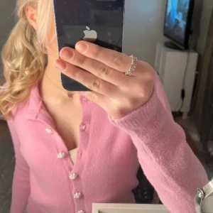 Zara kofta - Säljer den här fina zara koftan💕(lånade bilder)tror att den är slutsåld 