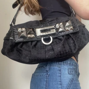 Guess väska - snygg handväska från guess! 💕