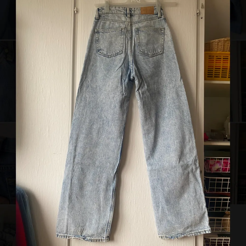 Jeans från Monki i storlek 25. Jeans & Byxor.