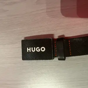 Hugo boss bälte  Storlek 105 I använt skick  6/10 pris går att diskutera 