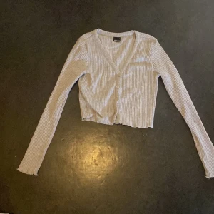 ginatricot tröja - säljer för den aldrig kommer till användning 