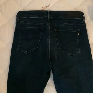Replay jeans - Hej säljer mina replay jeans pga för små. Använda 1 gång så skulle säga ny skick Hör bara av er😃