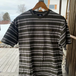 T-shirt - Helt ny t-shirt i storlek S, oversized på mig då den är unisex. Orginalpris 399kr
