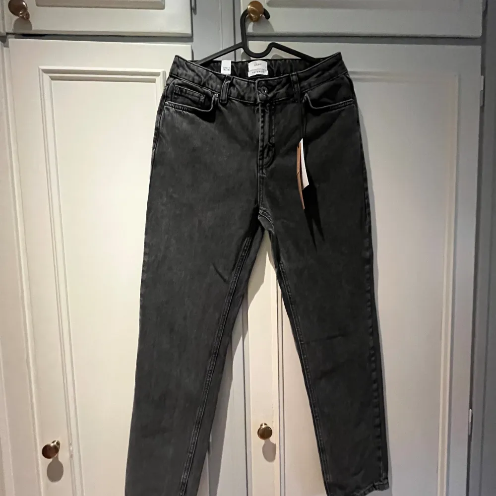 -Grunt Jeans- Strl:164 Pris: 400kr Skick: 10/10(aldrig använda). Jeans & Byxor.