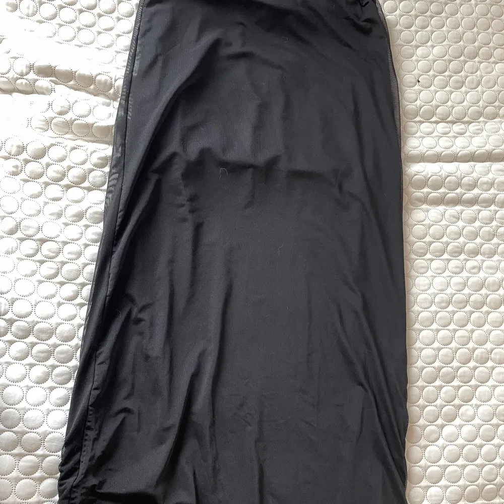  Snygg svart kjol från Gina Tricot . Kjolar.
