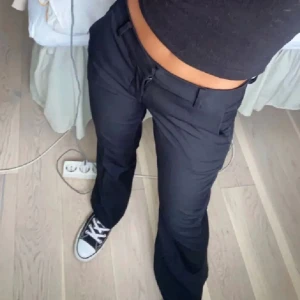 kostymbyxor  - Snygga kostymbyxor från bikbok