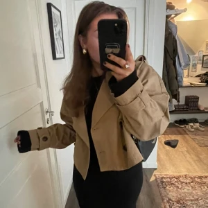 Trenchcoat - Super fin trenchcoat från Gina 💛 Köpt i somrar med en liten fläck 