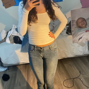 Jättefina low waist bootcut jeans, säljer pga för korta!💞 - Nyskick 