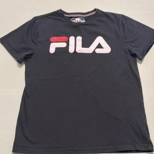 Fila t-shirt - Bra skick!  Storlek: 14/16 år 