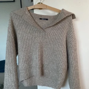 Stickad tröja - Jättefin tröja i bra skick. Hör av dig vid frågor!💗