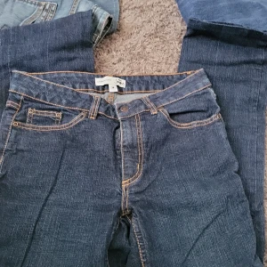 Coola jeans  - Det är en jeans som jag köpte i en marknad.aldrig andvänd kan diskutera priset 
