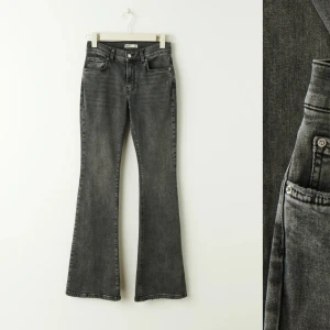 Low waist bootcut jenas - säljer dessa jenas från GinaTricot, lågmidjade och använda fåtal gånger☺️☺️ storlek 38