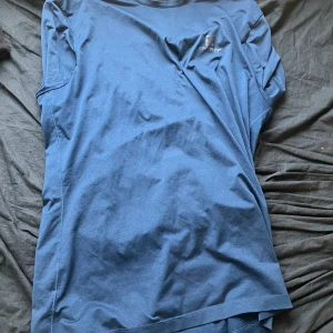 Sporttröja - Älskar och är mycket användbart!✨ Kan sänka priserna vid snabb affär. Inga defekter:) Är 164cm lång och garderob-utrensar. Kontakta mig för fler bilder💕