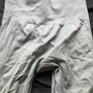 Träningsbyxor  - Älskar och är mycket användbart!✨ Kan sänka priserna vid snabb affär. Ett hål finns) Är 164cm lång och garderob-utrensar. Kontakta mig för fler bilder💕