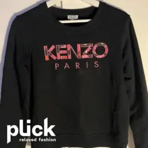 En fin tröja i nyskick från märket kenzo till dam, tröjan är i storlek S och är bara använd ett fåtal gånger!