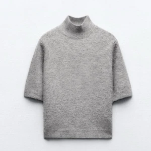 Stickad t shirt  - Jättesnygg stickad t shirt❤️strl M men skulle säga att den sitter mer som en xs-s❤️
