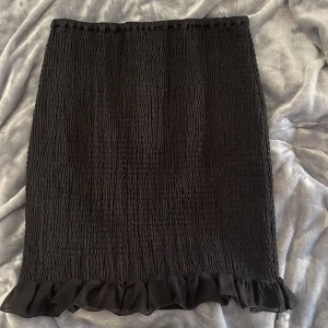 En svart kjol  - En jättefin kjol från bubbelroom 😊