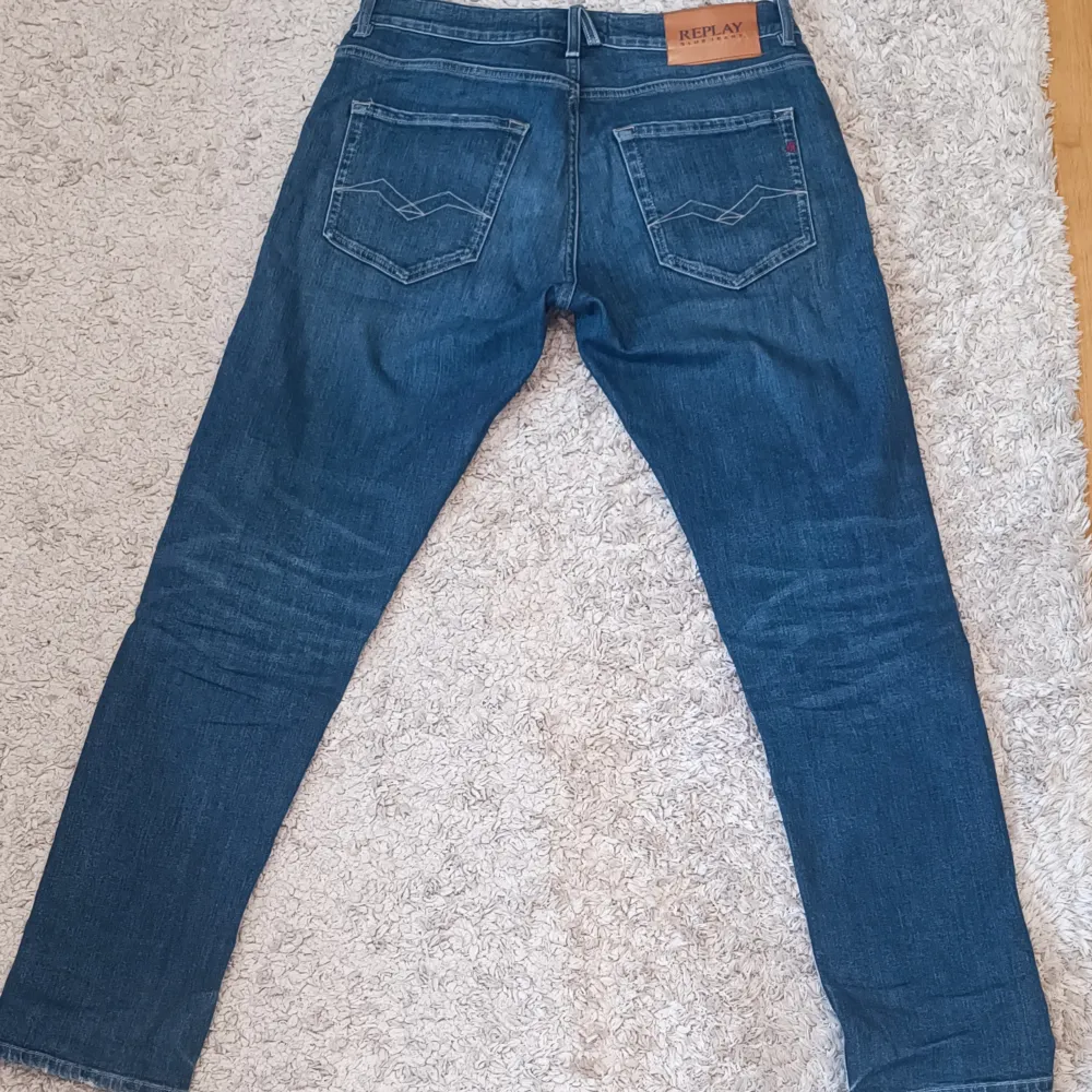 Tjena säljer nu dessa sjukt snygga jeans med tanke på att storleken inte passat. Använda cirka 2-3 gånger. Skick 9.5/10. Storlek: W31 L30. . Jeans & Byxor.