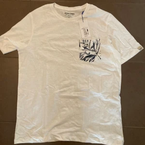 Jack & jones - Aldrig använd, prislappen kvar!