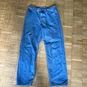 Weekday galaxy Jeans - Weekday jeans. Lite baggy passar för mesta olika stiler. 