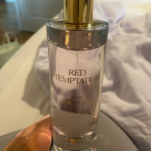 Zara parfym red temptation - Knappt använd, köpt i julas