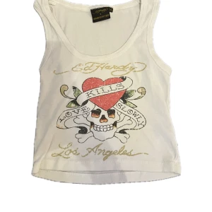 Ed hardy topp - Supercool Ed Hardy topp!  Köpt för cirka 2 år sen 