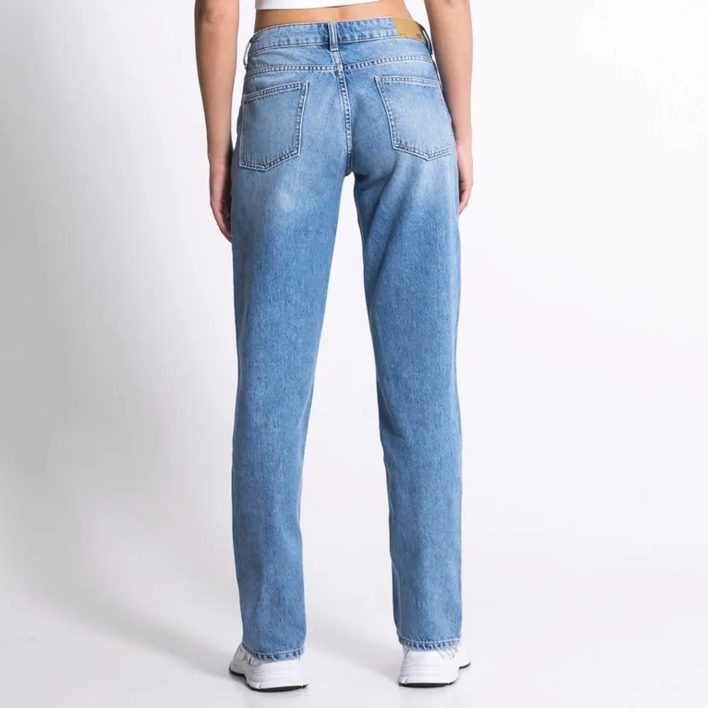 lågmidjade raka jeans från lager i modellen icon! använda två gånger så som nya💞 pris kan diskuteras!. Jeans & Byxor.