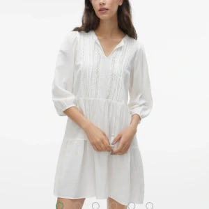 Sommarklänning - Säljer nu min sommarklänning från Vero Moda. Stl S. Perfekt till sommaren ☀️☀️ Nyskick 💕