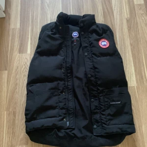 Canada goose väst - Skriv till mig för mer info
