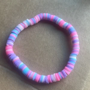 🌸💓💛💛💚💜🌟 - Stretchig tråd så passar dom flesta 🌸