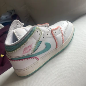 Jordan 1  - Ser helt nya ut och har används bara 1 eller 2 gånger, kommer med skosnören och låda om man vill.