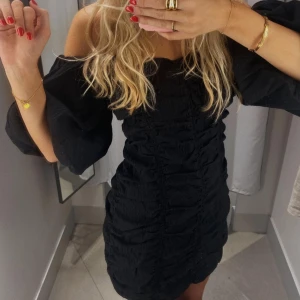 Hm klänninh - Hm festklänning i storlek 36!