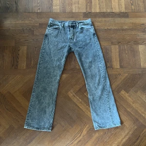 Hope Rush 31 - Säljer ett par nästan nya Hope Rush i storlek 31. Inget täcken på slitage! Färgen Grey Stone 1, köpta 2024 för 2200kr