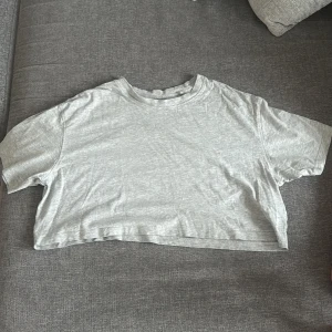 Mag t-shirt  - Har används ett fåtal gånger men har inga skador🩶