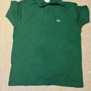 Lacoste Polo-Tröja  - Fint skick, nästan aldrig använd, nytt pris: 800kr