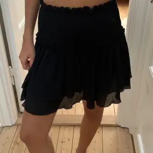 Svart kjol från nakd