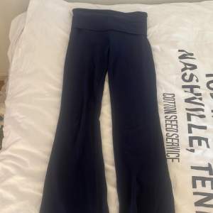 Säljer yoga pants från Gina tricot, pga försmå😊 storlek xxs 