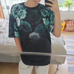 T shirt klänning - Säljer denna hm t-shirt klänning i storlek M. Använd men i okej skick