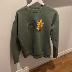 Tröja Pull and Bear  - Riktigt snygg tröja ifrån pull and bear. Hör av er vid frågor :)