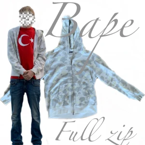 Bape full zip - Bape full zip hoodie som lyser i mörkret efter att den laddats upp i solen. Väldigt fint skick från 2008. Storlek Xl men sitter mer som en lite större L.