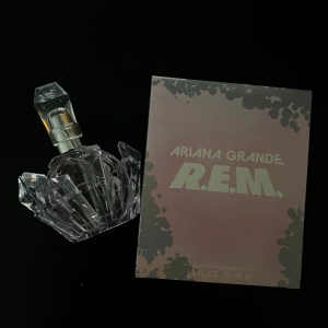 Ariana Grande Rem - Säljer Ariana Grandes REM i 30ml, bara testad och kartong följer med. Nypris ca 500kr, pris kan diskuteras vid snabba köp💜