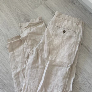 Linnebyxor herr - Från mango Ordinarepris ca 800 Linnefärg - beige/vit