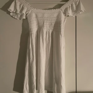 Topp! - Lång topp med smockad byst! 