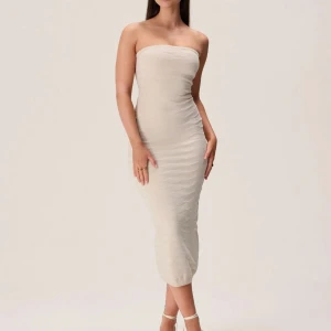 Helt ny Adoore klänning! - Helt ny med prislappar kvar. Aldrig använd.