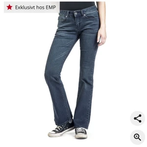 Lågmidjade jeans  - Säljer mina emp jeans 