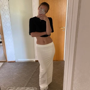 Långkjol - Helt oanvänd långkjol från Vero Moda i strlk xs, nypris: 500kr, säljer för 230kr💗