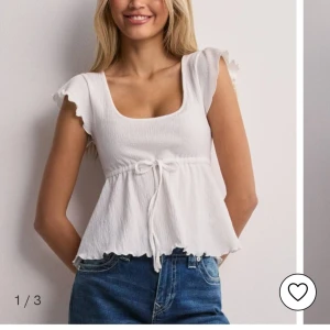Cute Frill Tie Top - Oanvänd. Prislapp kvar. Storlek S.