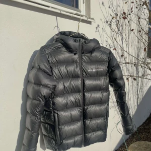 Sail racing jacka  - Säljer min Sail racing jacka i storlek 160. Den passar mig perfekt för mig som är 160 cm lång.