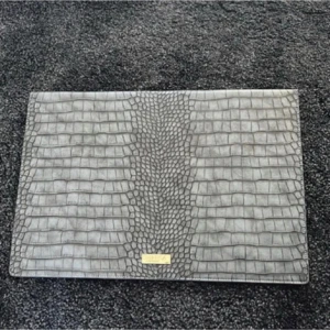 Bianca datorfodral - Jättefint datorfodral från Biancas gammal märke🫶🏼 I toppskick!💗Måtten är 26x36😊 Färgen är mer grönaktig i verkligheten!