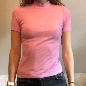 Tröja - Snygg och skön tröja i ribbat material från märket ”My jewellry”. Väldigt stretchig. 